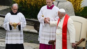 Le pape François sur la place Saint-Pierre pour les Rameaux, le 2 avril 2023.