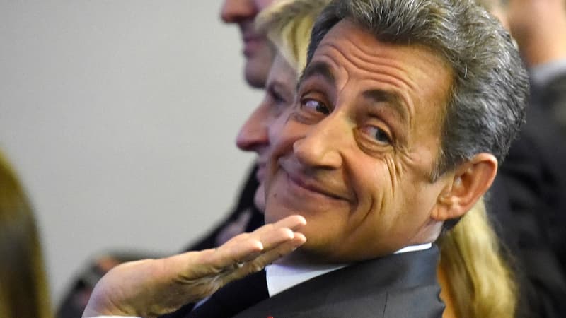 L'ex-président passe à l'attaque à six mois de la primaire.
