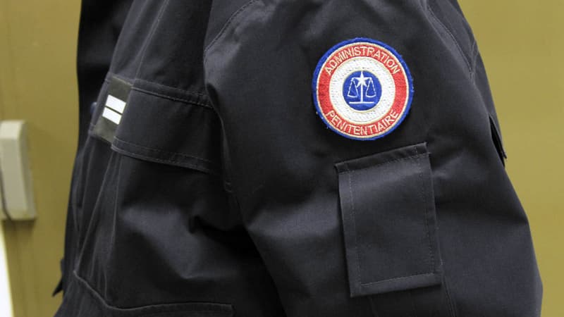 L'écusson de la veste d'un membre de l'administration pénitentiaire. (Photo d'illustration) 