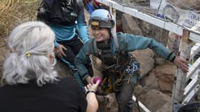 Beatriz Flamini ressort de terre le 14 avril 2023 après avoir passé 500 jours - en deux fois - sous terre