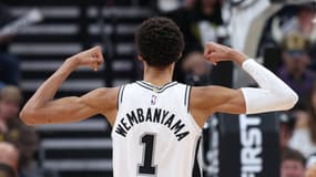 Victor Wembanyama montre les muscles après un match fou avec San Antonio en NBA, le 31 octobre 2024