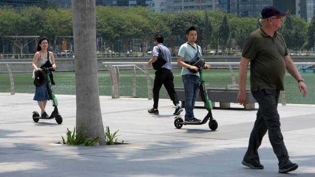Les trottinettes étaient déjà interdites de circulation sur les routes de Singapour et leur usage sera désormais restreint aux pistes cyclables et aux voies reliant des parcs.