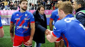 Les joueurs du Stade Français saluant l'idole du club, en janvier 2020