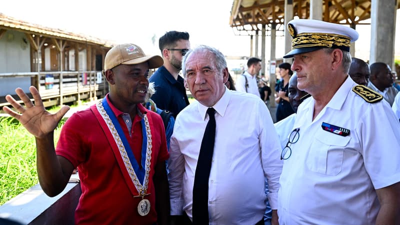 Le Premier ministre, François Bayrou, lors de son déplacement à Mayotte le 30 décembre 2025 