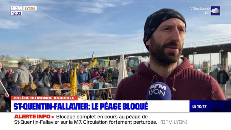 Colère des agriculteurs: le péage de Saint-Quentin-Fallavier bloqué
