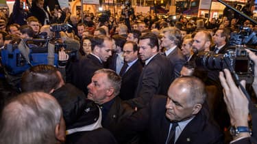 François Hollande dans la foule du Salon de l'agriculture 2016, samedi matin.