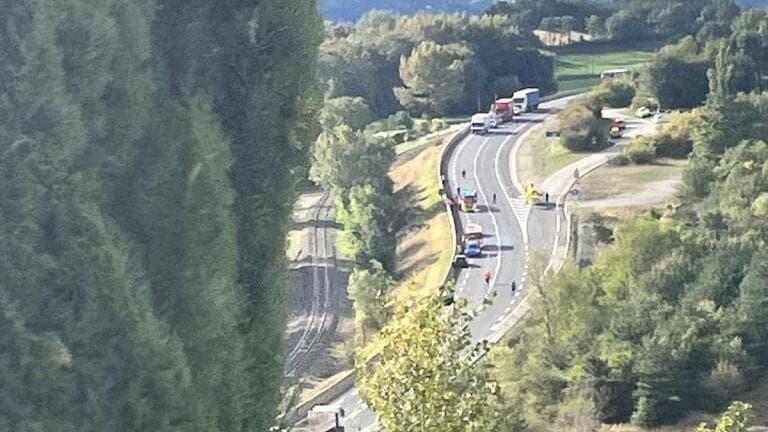 Vue plongeante sur la RD94 lors de l'intervention des secours