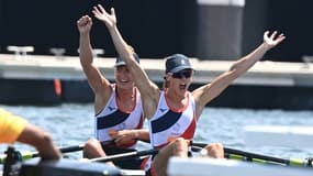 Laura Tarantola et Claire Bové décrochent l'argent de l'aviron en deux de couple poids léger aux Jeux de Tokyo, le 29 juillet 2021 