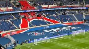 Le bas de la tribune Auteuil avant PSG-Troyes