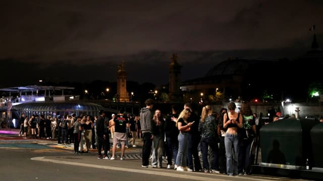 Les quais de Seine, haut lieu de la fête parisienne, dans la nuit du 11 au 12 juin 2021 largement après le couvre-feu