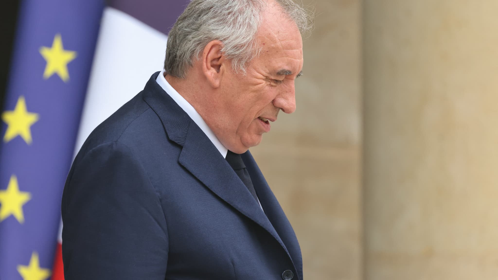 "PAS DE MANIÈRE DISSIMULÉE ET ABRUPTE": BAYROU ASSURE QUE LE DÉCRET SUR LE DOUBLEMENT DES FRANCHISES MÉDICALES NE SERA PAS PUBLIÉ EN CACHETTE