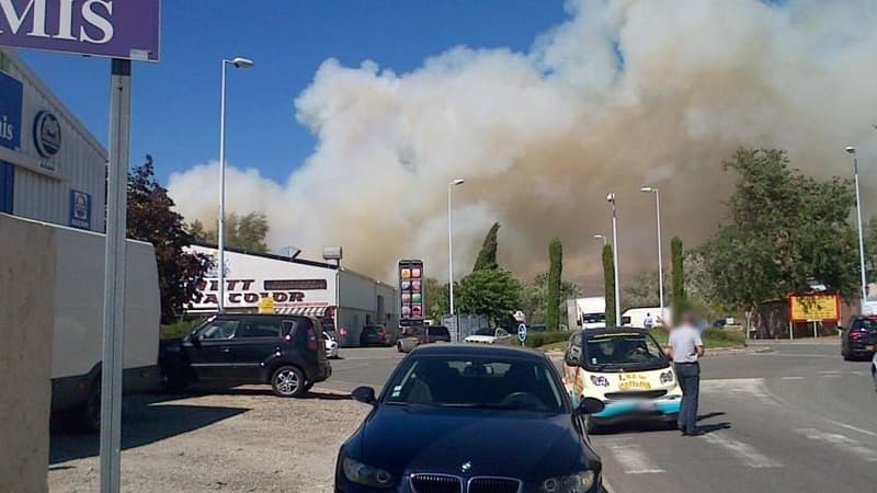 Six groupes de 17 hommes ont été dépêchés sur place pour éteindre le feu.