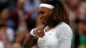 L'Américaine Serena Williams quitte le court en pleurs, après s'être blessée lors de son match du 1er tour contre la Bélarusse Alianksandra Sasnovich, le 29 juin 2021 au tournoi de Wimbledon à Londres