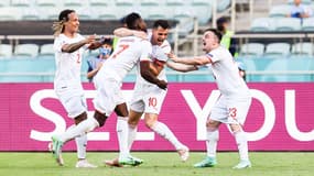 Les Suisses célèbrent un but pendant l'Euro 2021