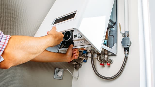 Sanitaire Distribution - AdobeStock
