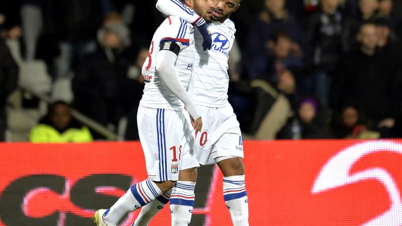 Nabil Fekir, à gauche, évoluera peut-être aussi aux côtés d'Alexandre Lacazette avec les Bleus