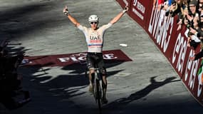 Tadej Pogacar lors de sa victoire sur les Strade Bianche 2024