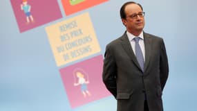 François Hollande, lors de la remise des prix d'un concours de dessins à l'Elysée. 