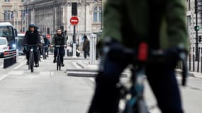 Le Code de la route a été modifié pour encadrer désormais l'usage des clignotants et d'autres nouveaux équipements à vélo.