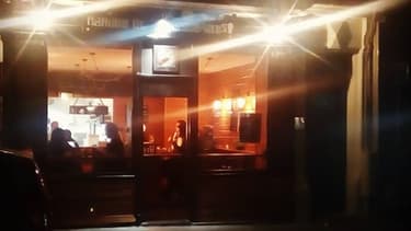 La toute petite salle de "Mangez et cassez-vous" dans le 11ème arrondissement de Paris.