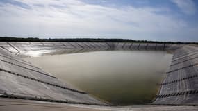 Un réservoir d'eau - aussi appelé bassine - à Mauzé-sur-le-Mignon, dans les Deux-Sèvres, en octobre 2022