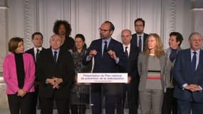 Edouard Philippe entouré d'une partie du gouvernement après un comité interministériel sur la déradicalisation.