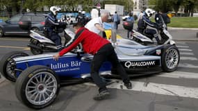 Une des voitures électriques qui s'élancera ce samedi pour le premier Grand prix de Formule E de Paris.