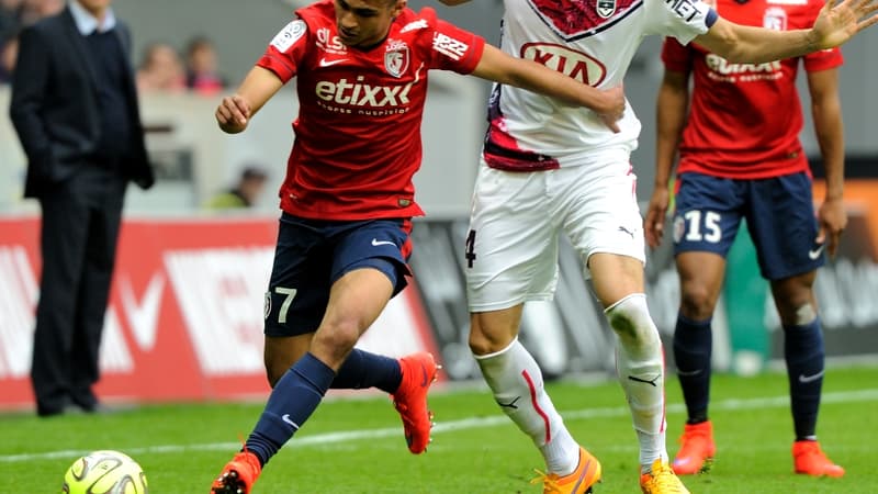 Sofiane Boufal en duel avec le Bordelais Tiago Ilori