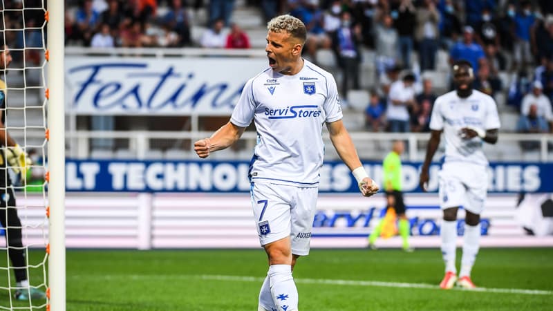Ligue 2: Auxerre domine Grenoble et recolle à la tête du classement
