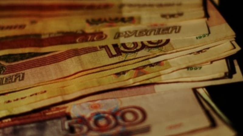Pour contrer l'affaiblissement du rouble, la Banque centrale russe relève son taux directeur à 13%