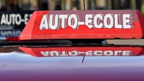 Le permis automatique, plus simple en théorie mais attention à ne pas le regretter ensuite.