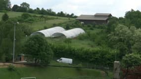 L’une des antennes relais est installée sur le territoire de la commune de Millery, dans le Rhône