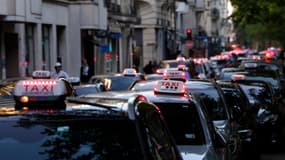 Manifestation des taxis à Paris, le 19 mai 2025, contre le projet de réforme pour le transport des malades