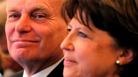 Le Premier ministre français Jean-Marc Ayrault et la patronne du Parti socialiste Martine Aubry ont affiché leur unité samedi lors d'un meeting à Nantes, à deux semaines du premier tour des élections législatives qui s'annonce plus dures que prévues pour