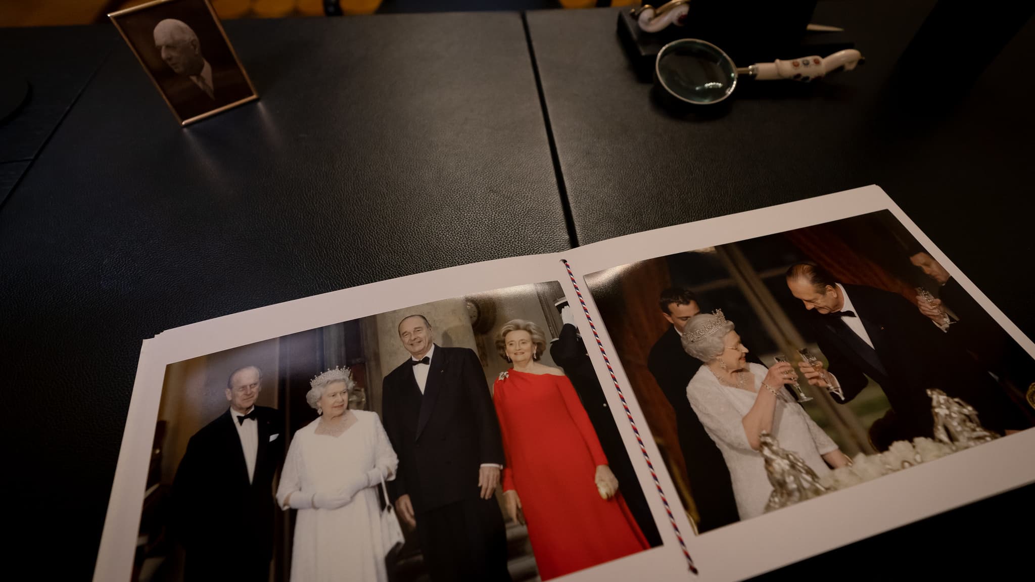 Elizabeth II en compagnie de Jacques Chirac lors d'une visite officielle en France Elizabeth II en compagnie de Jacques Chirac lors d'une visite officielle en France