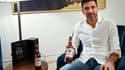 Gianluigi Buffon avec des bouteilles de bières numérotées en fonction des buts de Lionel Messi