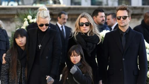 Laeticia Hallyday, Laura Smet, David Hallyday, Jade et Joy lors de l'enterrement du rockeur à l'église de la Madeleine à Paris le 9 décembre 2017