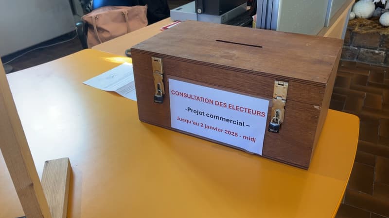 La boite de consultation des électeurs pour le projet commercial du magasin U à Château-Arnoux-Saint-Auban