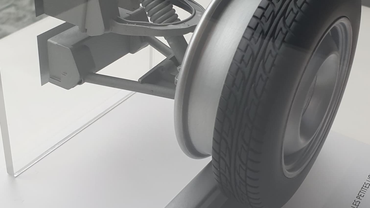 Navette Flexy: la roue hybride route/rail développée par Michelin