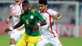 Le Sénégalais Papy Djilobodji en duel avec le Tunisien Hamza Mathlouthi