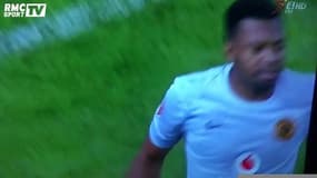 Le gardien des Kaizer Chiefs réussit un coup du scorpion 