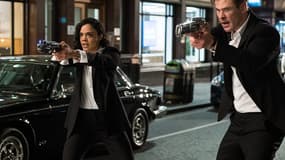 Tessa Thomson et Chris Hemsworth dans Men In Black International.