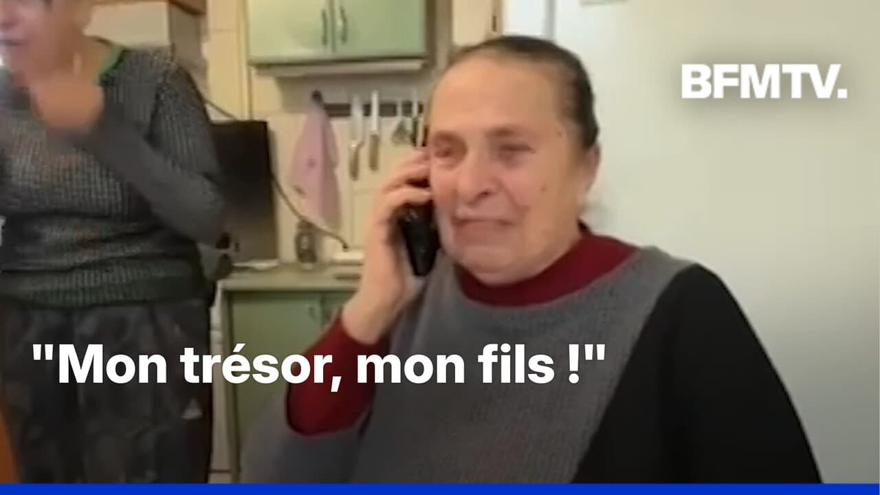 En Ukraine, la mère d'un soldat présumé mort entend sa voix au téléphone après sa libération Kép