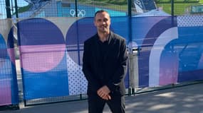 Laurent Pionnier devant l'Arena de Paris-Bercy durant les Jeux olympiques de Paris 2024