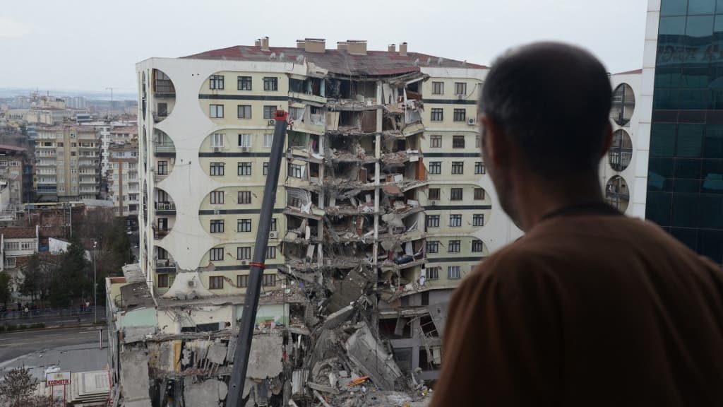 Diyarbakir, en Turquie, le 6 février 2023, après le séisme de magnitude 7,8 qui a frappé le sud-est du pays. Diyarbakir, en Turquie, le 6 février 2023, après le séisme de magnitude 7,8 qui a frappé le sud-est du pays.