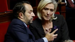 Le vice-président du RN Sébastien Chenu et Marine Le Pen le 28 novembre 2023 à l'Assemblée nationale à Paris