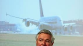 Le directeur commercial américain d'Airbus John Leahy a été mis en examen pour délit d'initié dans l'enquête sur des ventes suspectes de titres en 2005 et 2006, selon une source judiciaire. /Photo prise le 3 février 2010/REUTERS/Vivek Prakash