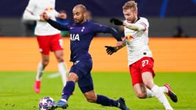 Konrad Laimer (en blanc ; Leipzig), le Lionel Messi du genre, au pressing face à Lucas Moura (Tottenham) en mars 2020 