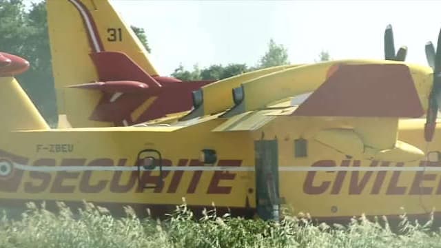 Canadair de la Sécurité civile, aéroport d'Ajaccio, lundi 6 juillet 2016