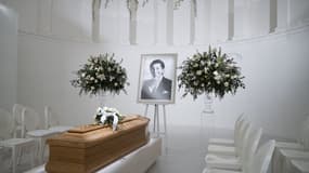 Cette photo prise et publiée le 21 janvier 2026 par le service de presse de la maison de couture Valentino montre le cercueil du créateur de mode italien Valentino Garavani exposé à la PM23 - Fondation Valentino Garavani et Giancarlo Giammetti à Rome.
Les funérailles de Valentino, décédé à l'âge de 93 ans, auront lieu le 23 janvier.